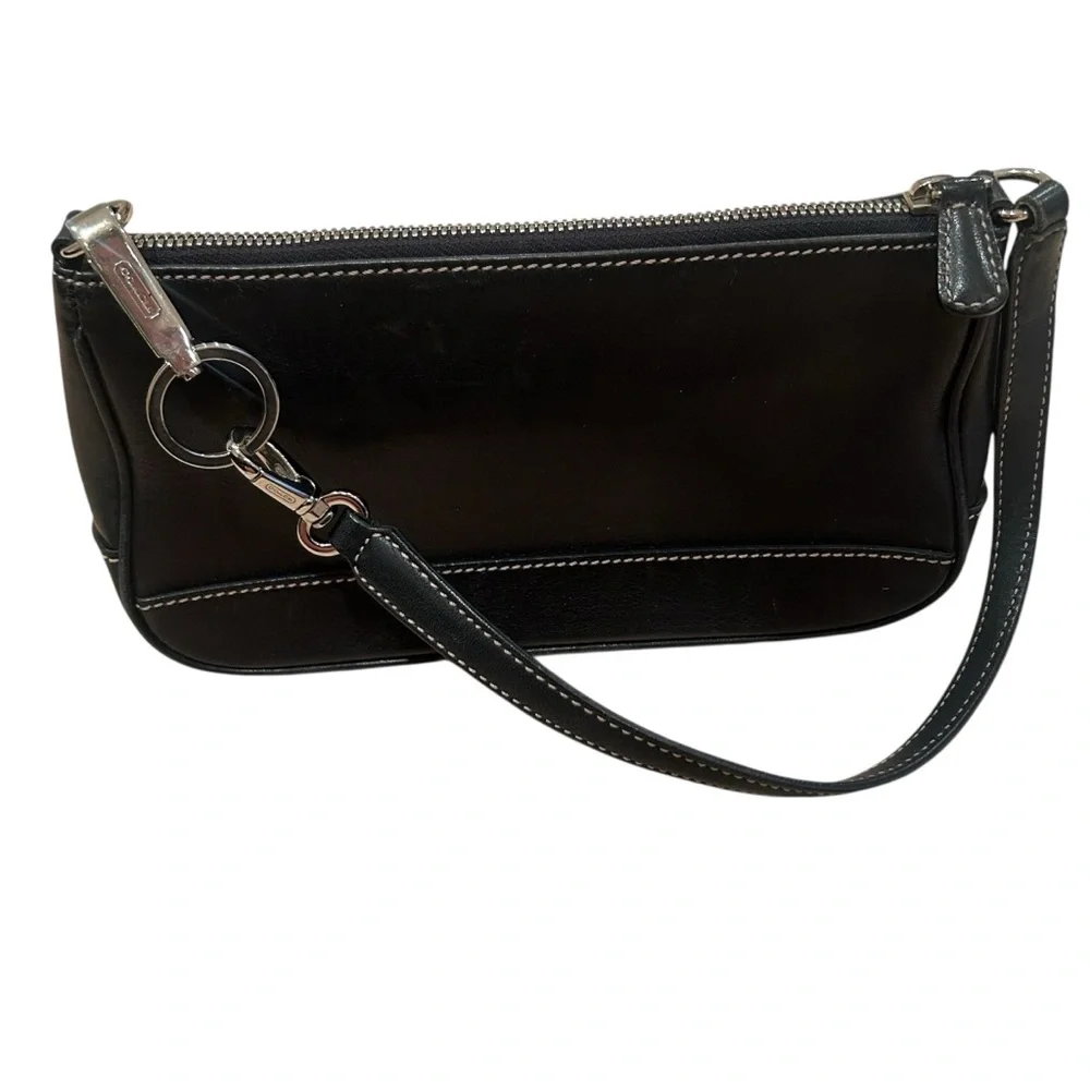 Coach Classic Black Shoulder Bag - Picture 2 of 4